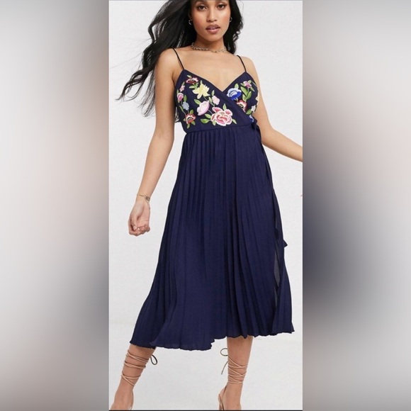 ASOS Design Embroidered Pleated Spaghetti Strap MIDI Dress Size 6 NWOT - Picture 2 of 6